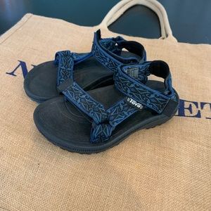 TEVA YOUTH SANDAL SIZE 12
